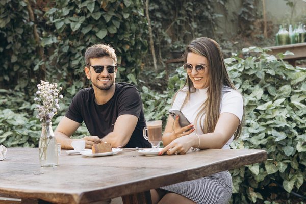 Quelles sont les pièces essentielles pour un style minimaliste ?